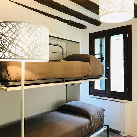 Ca Dei Santi- Biennale ונציה