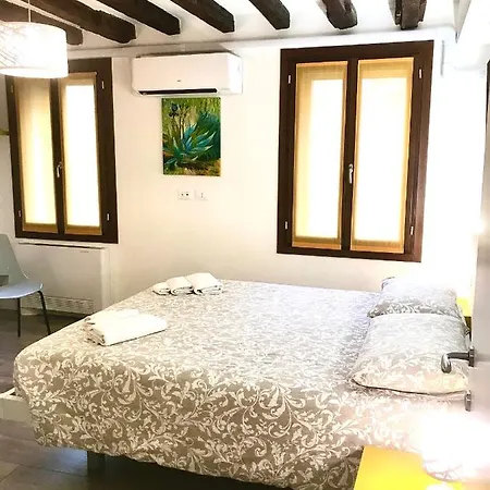 Ca Dei Santi- Biennale דירה